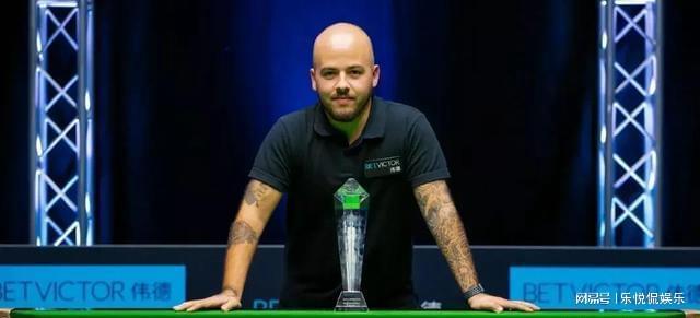 延续了她在 延续了她在